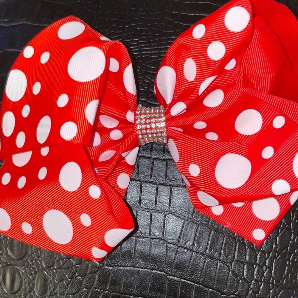 Cute red polkadot bow!‎